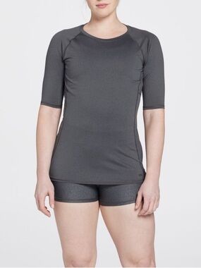 NWT Women’s DSG Compression Half Sleeve Grey Medium